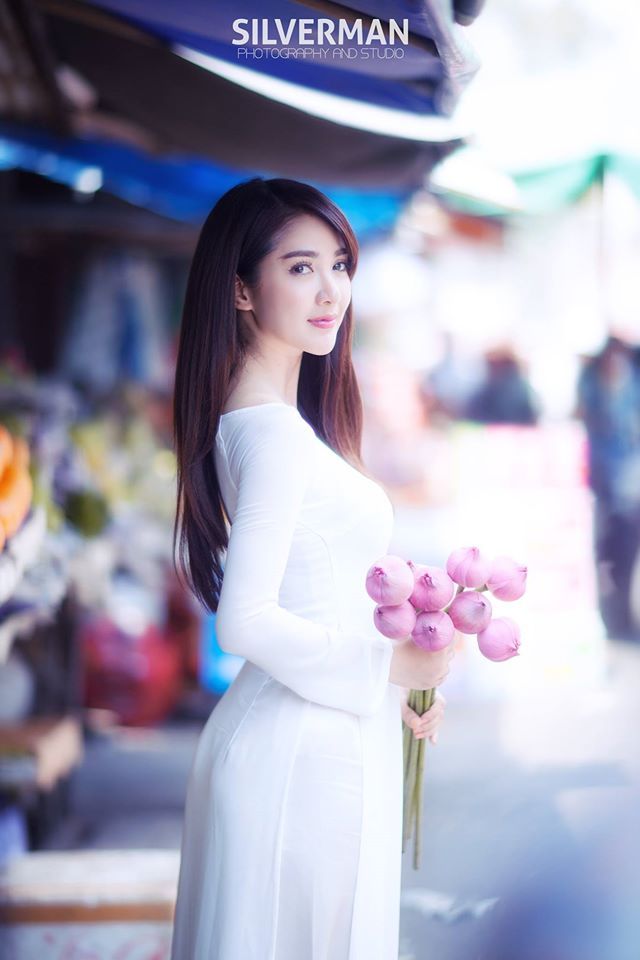 大胸三級(jí)淫玉女電影