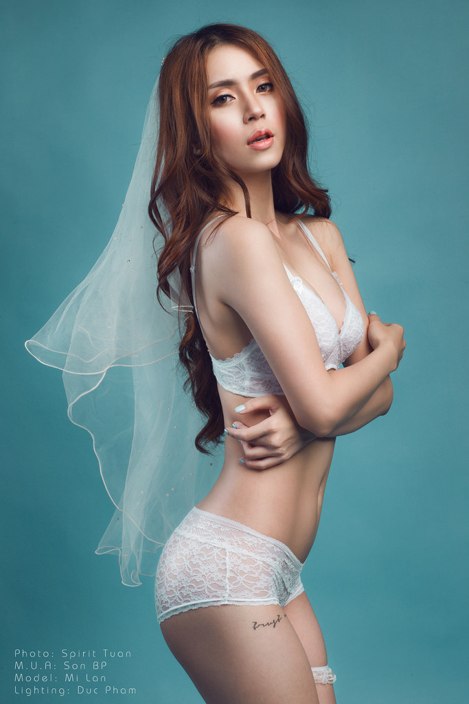 無遮擋邊摸邊吃奶邊做視頻的演員