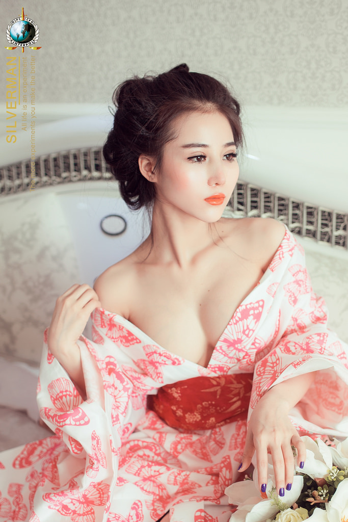 王爺握住她渾圓的雙乳