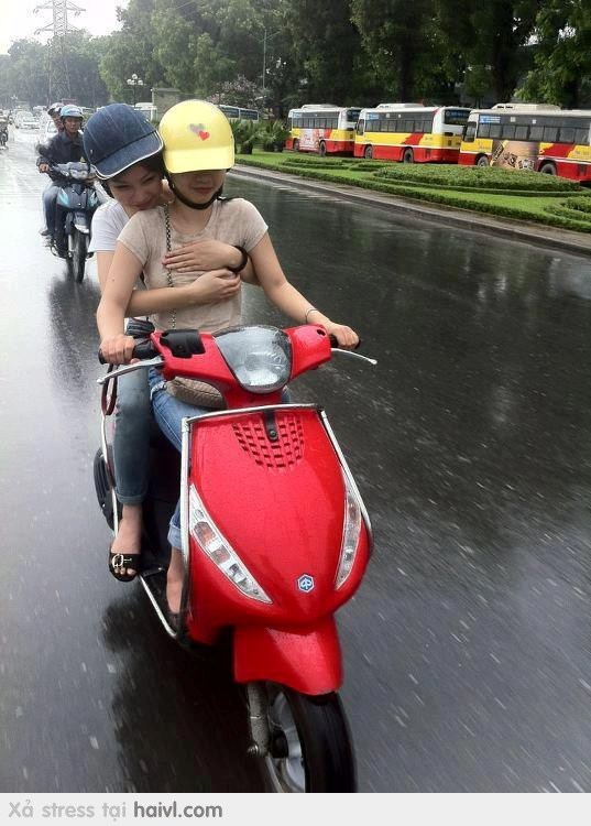 公交車上偷偷被cao好爽